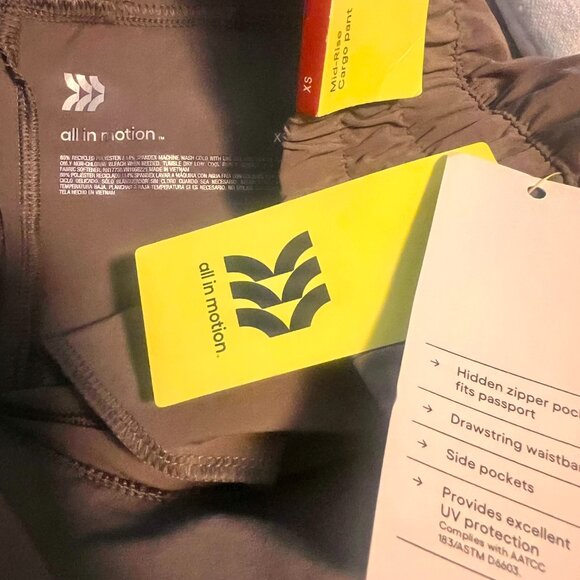 ✨ NWT All in Motion Mid-Rise Cargo Joggers – XS – Beige ✨ - Picture 7 of 7